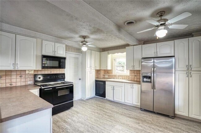 Building Photo - 6163 Lake Lanier Heights Rd