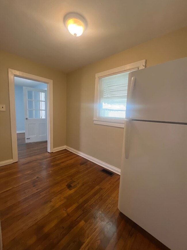 Building Photo - SHERWOOD FOREST