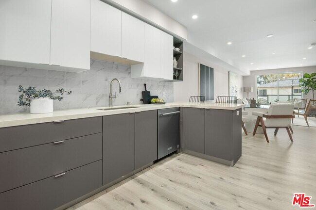 Primary Photo - 1226 S Bedford St