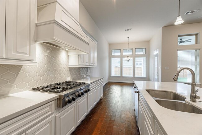 Building Photo - 28225 Beckwood Dr