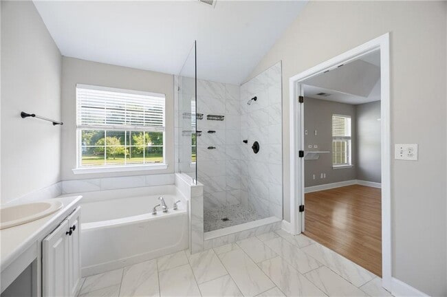 Building Photo - 1650 Huntcrest Way SW