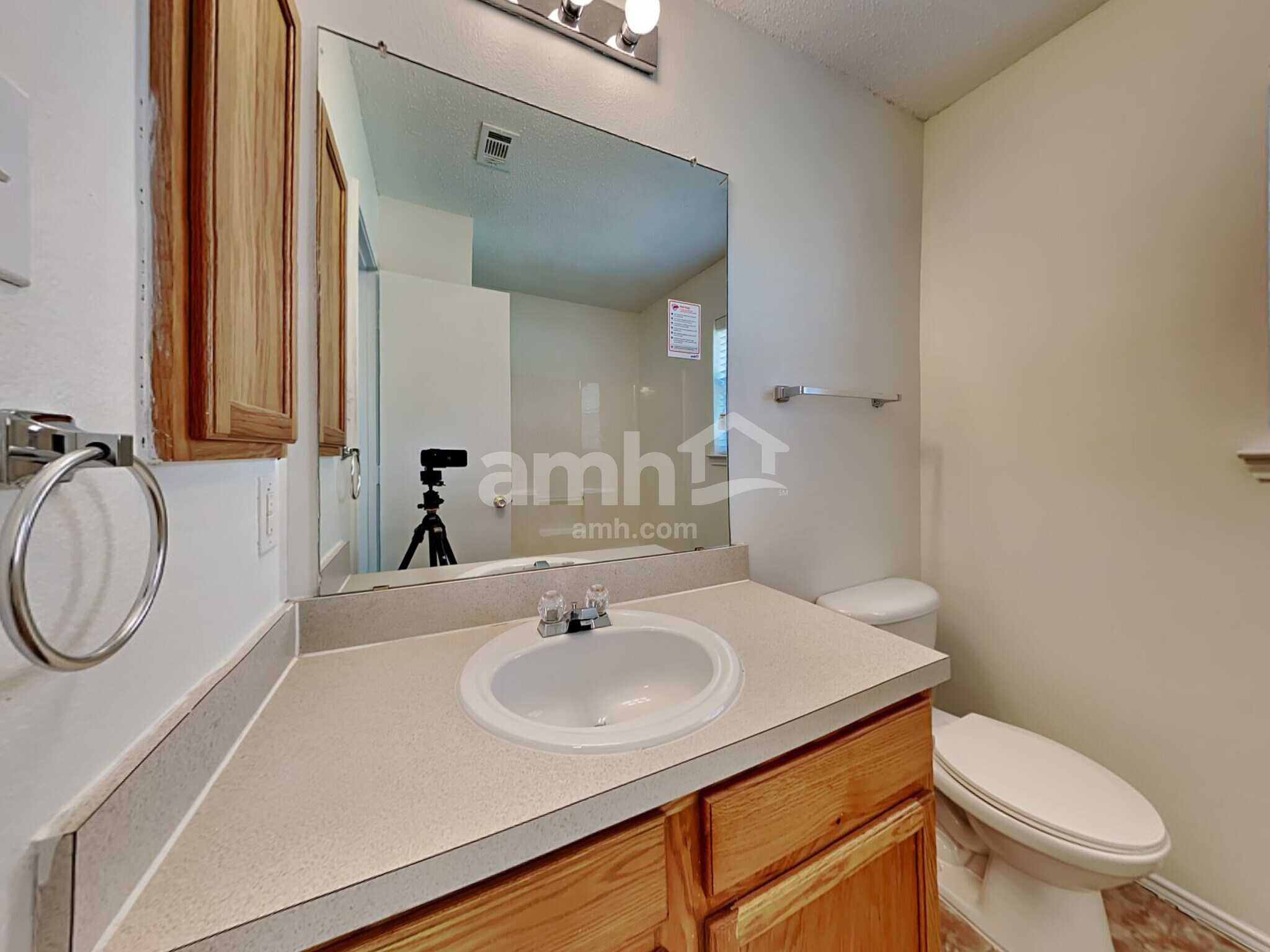 Building Photo - 728 Raven Dr