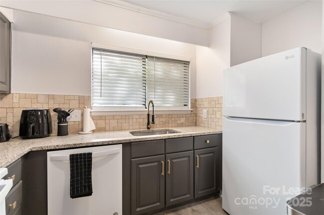 Building Photo - 4803 Spring Lake Dr