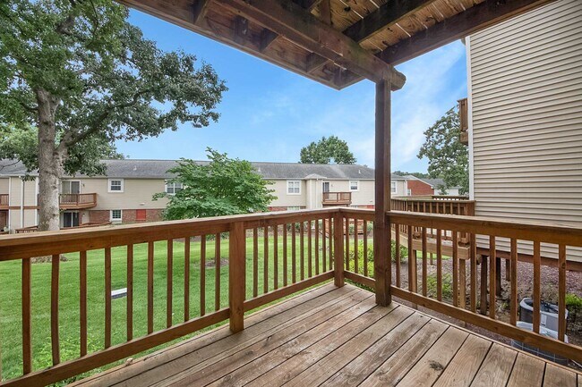 Building Photo - 8912 Cardinal Terrace