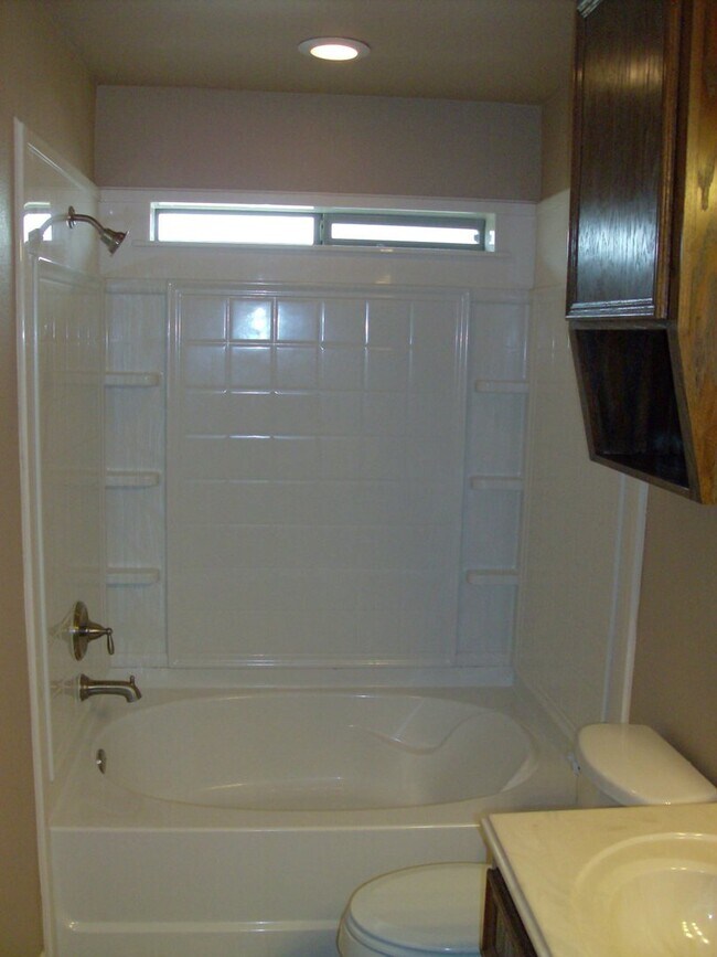 Building Photo - Gorgeous 2 bed/2 bath near Bunny Trail in ...