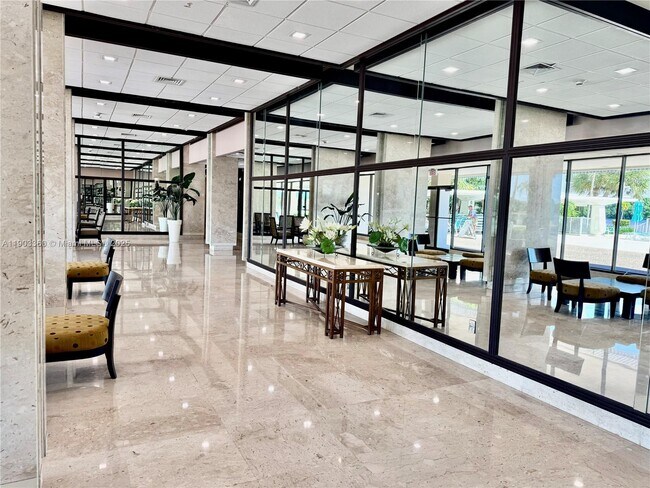 Building Photo - 300 Bayview Dr