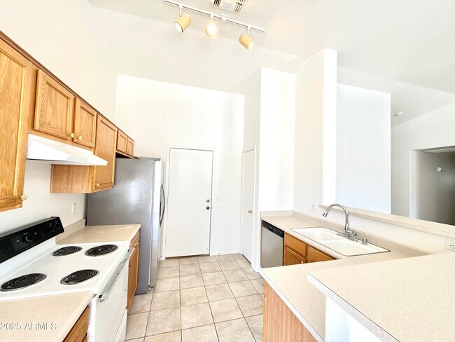 Building Photo - 13271 W Desert Rock Dr
