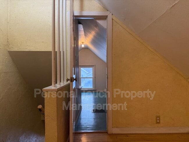 Building Photo - 57 N Terrace