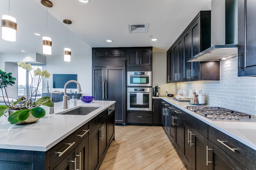 Kitchen - 4242 Broadway