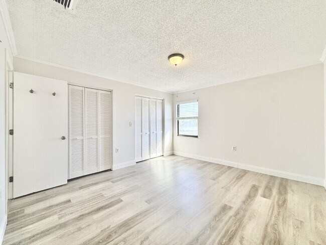 Building Photo - 2131 Ridge Rd