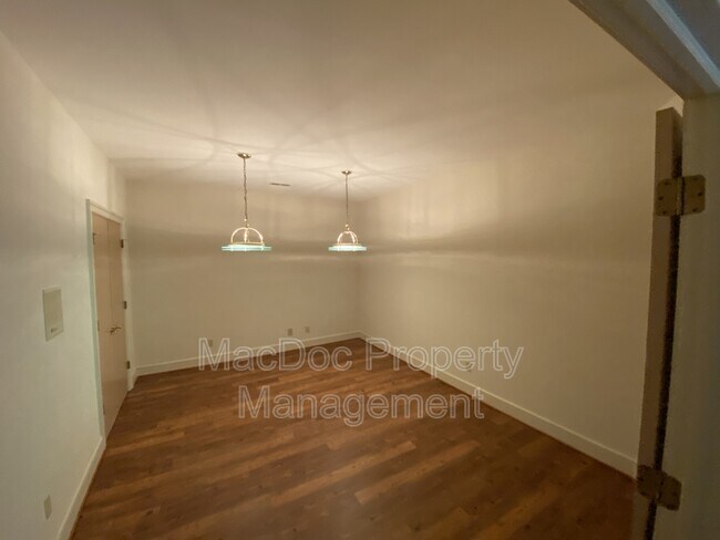 Building Photo - 11225 N Club Dr