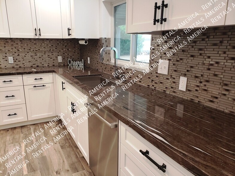 Building Photo - 10626 N 41st St