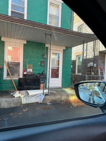 Primary Photo - 215 Sheetz Ave