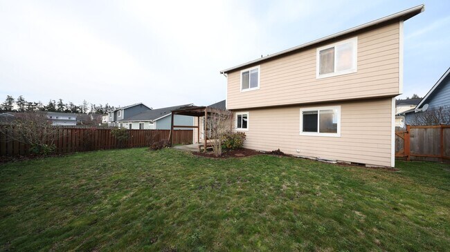 Building Photo - 4 Bed 2.5 Bath - Dog Friendly - Groups - N...