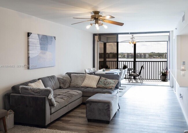 Building Photo - 105 Lake Emerald Dr