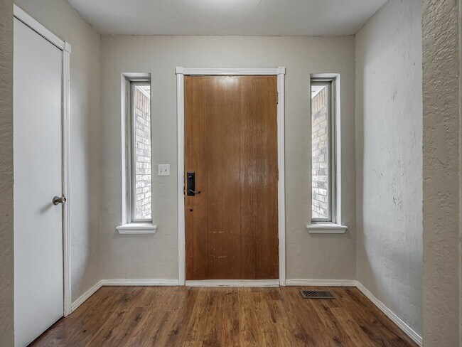 Building Photo - Updated 4-Bedroom Home with Spacious Layou...