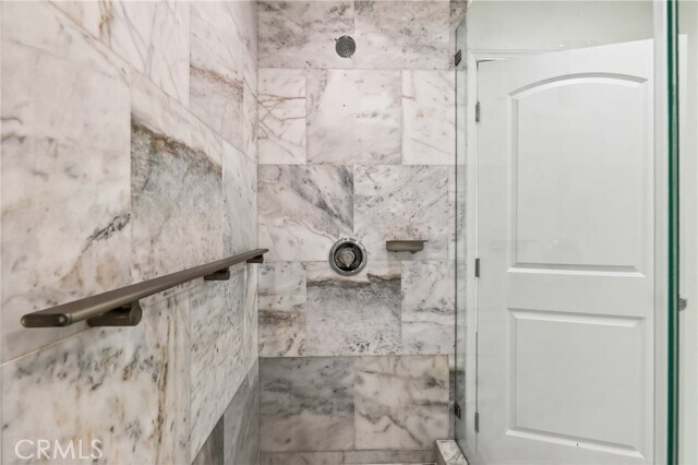 Building Photo - 302 Cleveland Dr