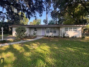 Building Photo - 3/2 with Bonus Room in South Daytona