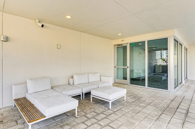 Building Photo - 332 Cocoanut Ave