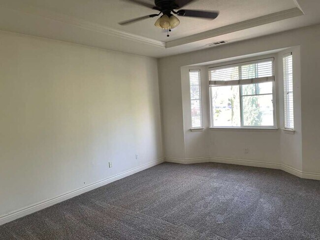 Building Photo - 208 Abigail Cir