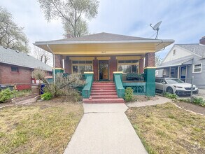 Building Photo - Large 2 Bedroom Basement Apartment - Close...