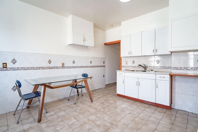 Building Photo - 724 17th St