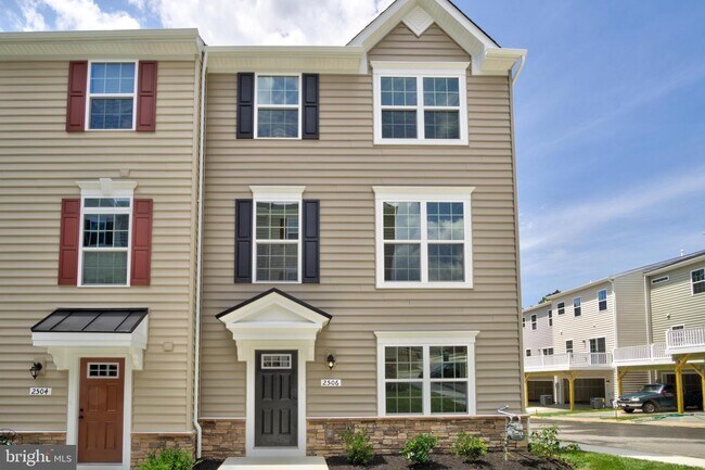 Building Photo - 2506 EMBER Ln