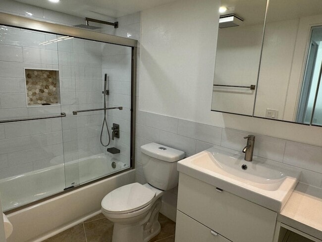 Building Photo - 3095 N Course Dr