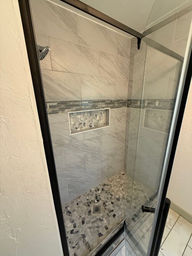 Building Photo - Completely remodeled 3 bed 1 & 1/2 bath ho...
