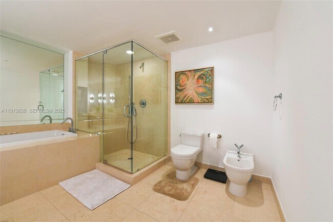 Building Photo - 495 Brickell Ave