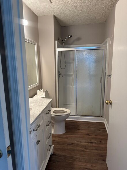 Building Photo - 37 Mendrey Ct