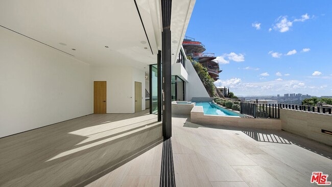 Building Photo - 8765 Hollywood Blvd