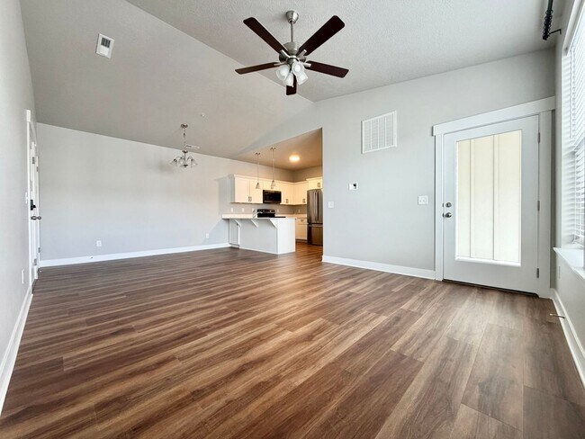 Building Photo - 936 W Big Ben Ln
