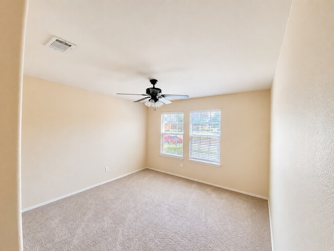 Building Photo - Open Floorplan and Amazing Resort Style Community!