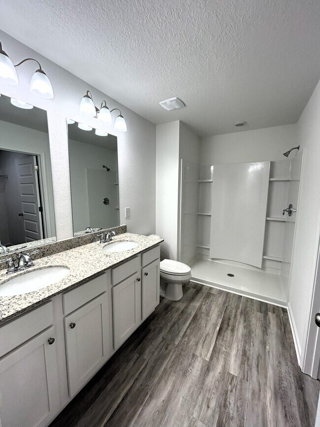 Building Photo - 133 Staggerbush St