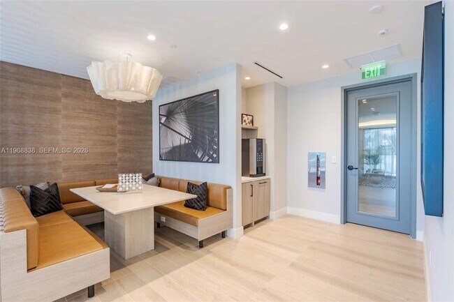 Building Photo - 3900 Alton Rd