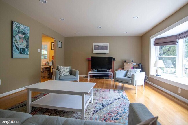 Building Photo - 2205 Parker Ave