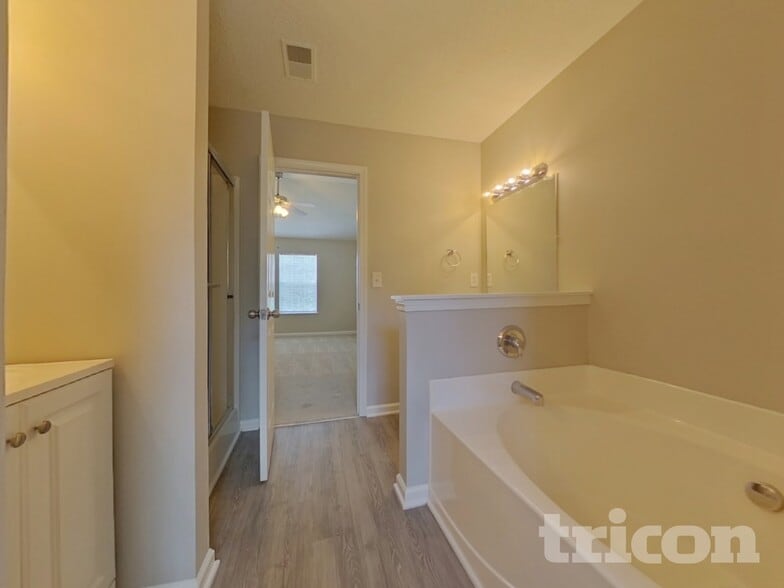 Building Photo - 482 Fox Trot Dr