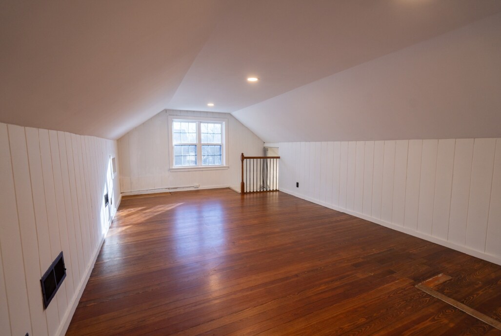 Building Photo - 2208 E 13th St