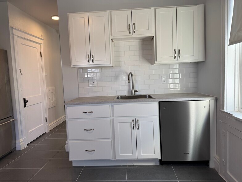 Building Photo - 5011 S Broadway