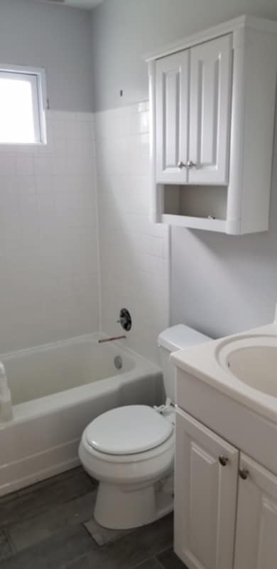 Building Photo - 1380 Riverbank St