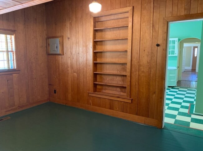 Building Photo - 110 N Hilliard St