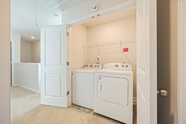 Building Photo - 5438 Thrasher Ln