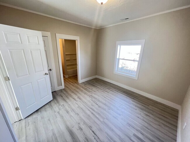 Building Photo - 3 Bed 1 Bath Springfield, MO