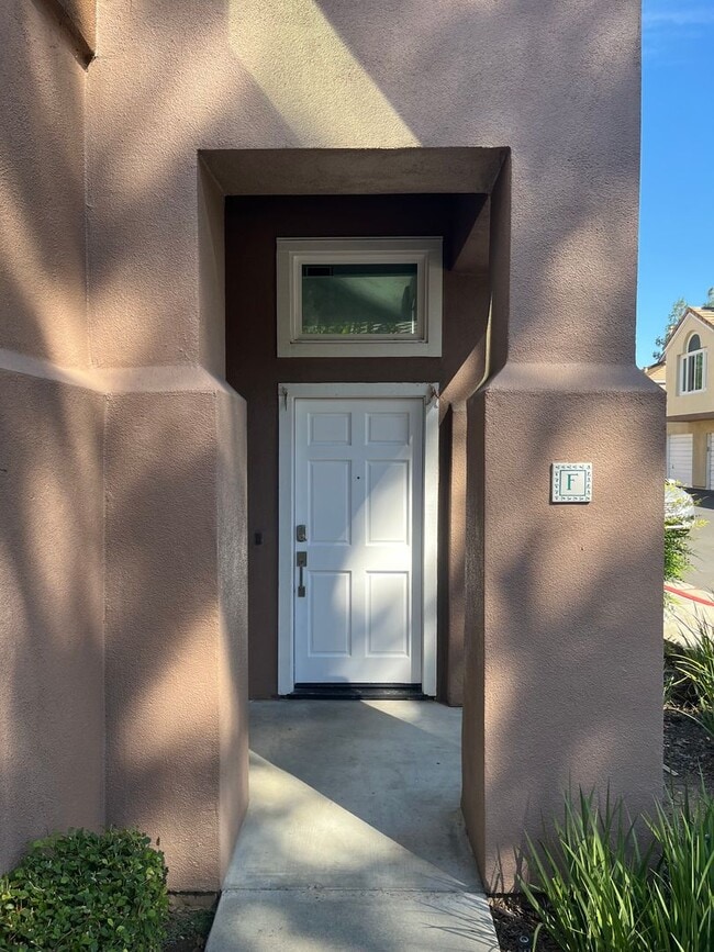 Building Photo - Beautifully Updated 3-Bedroom Townhome in ...