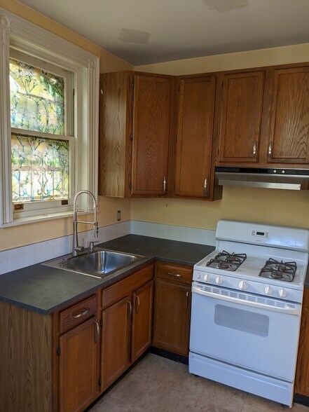 Kitchen - 450 S 43rd St