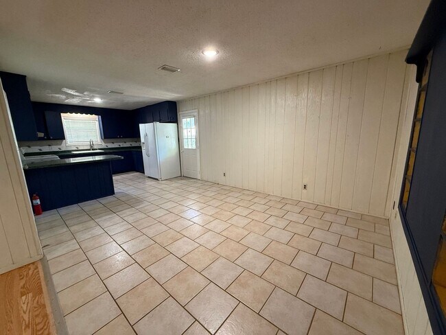 Building Photo - Milton / Pace - 3 bedroom, 2 bathroom