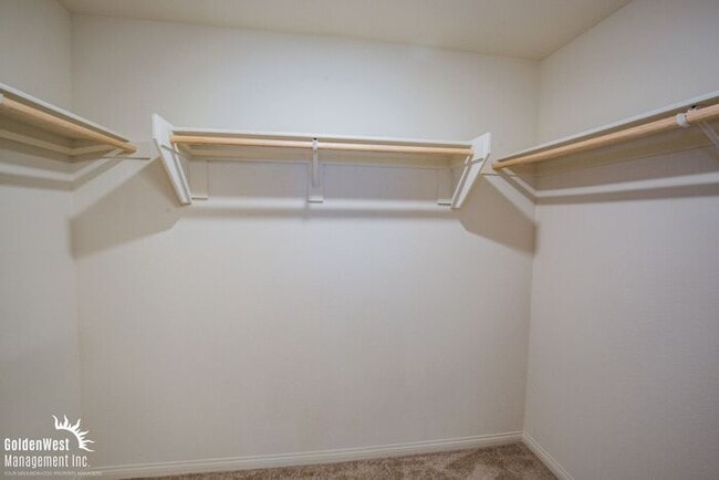 Building Photo - Cozy 2Bdm 2Ba Townhome with Community Pool...