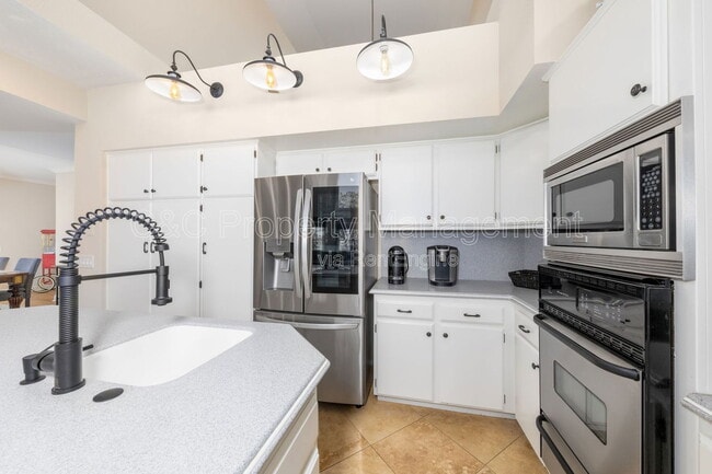 Building Photo - 39550 Calle De Companero