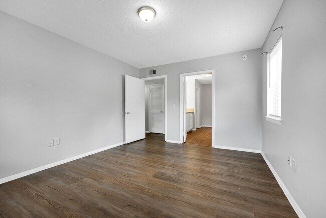 Building Photo - cpl8